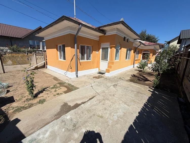 Casă individuală cu 4 camere cu Canalizare în Berceni