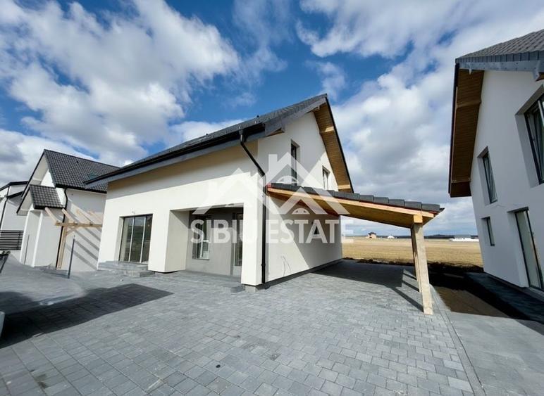 Casă individuală cu 5 camere cu Canalizare în Șura Mică