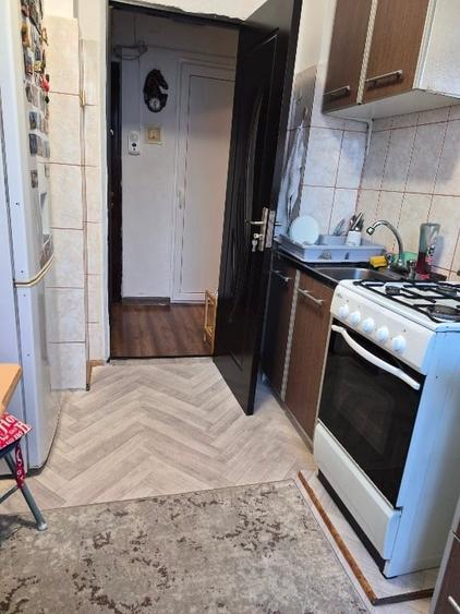 Apartament cu 2 camere semidecomandat, mobilat în Tomis III