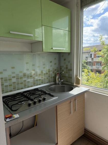 Apartament cu 3 camere decomandat în Lipovei