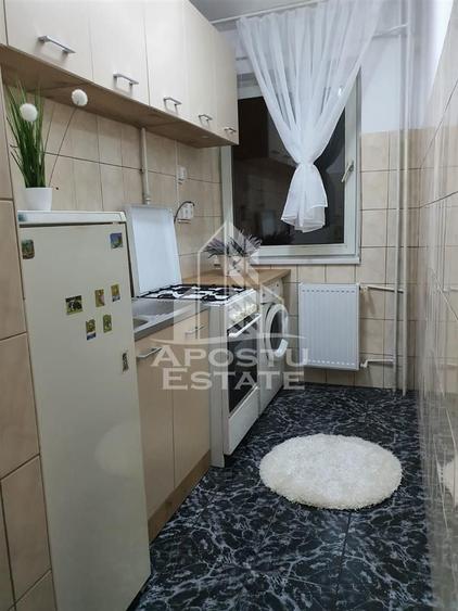 Apartament cu 2 camere semidecomandat, mobilat în Girocului