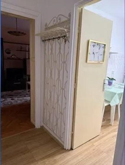Apartament cu 3 camere semidecomandat, mobilat în Pajura