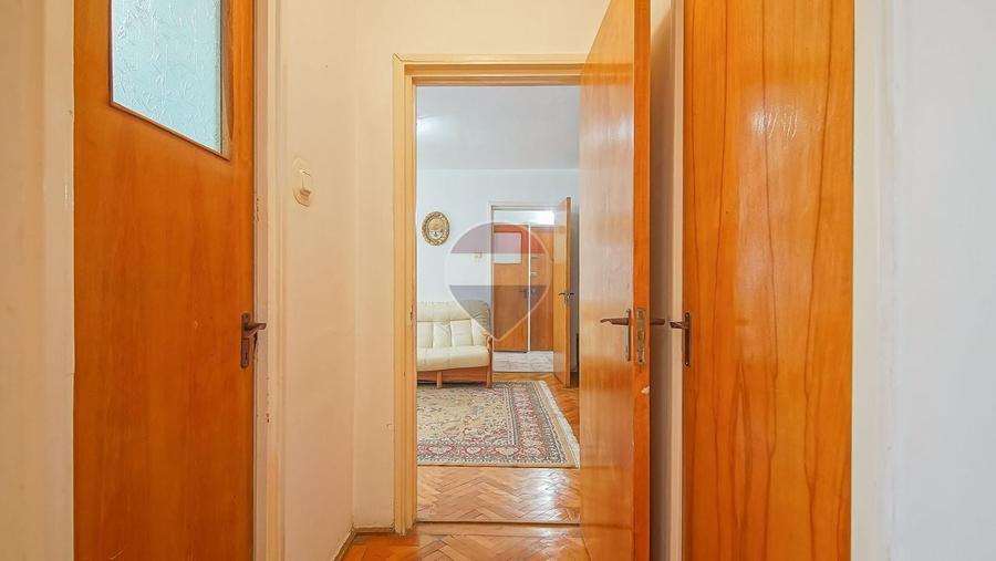 Apartament cu 2 camere semidecomandat în Centrul Civic