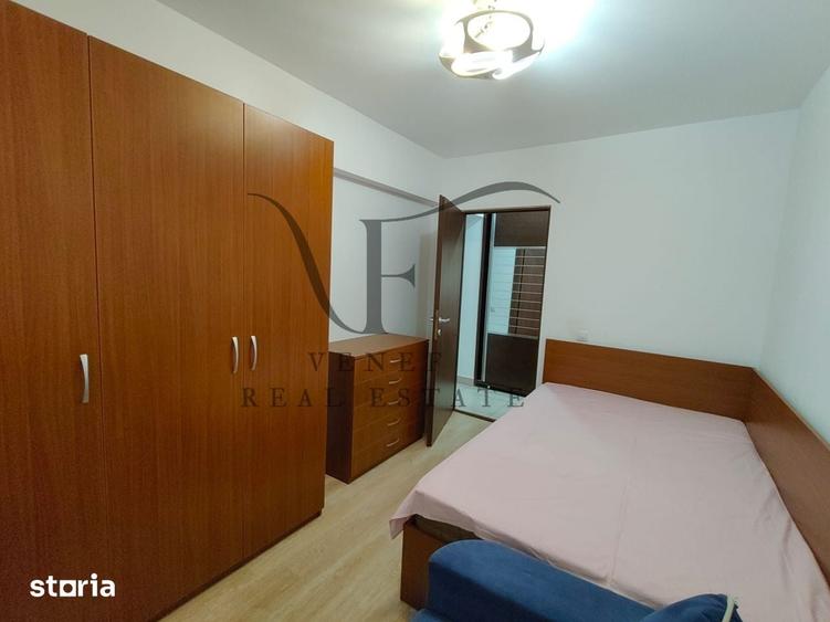 Apartament cu 3 camere semidecomandat în Centrul Civic
