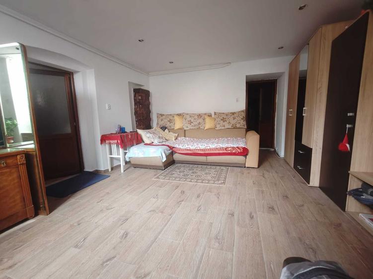 Apartament cu 2 camere semidecomandat, mobilat în Exterior Vest