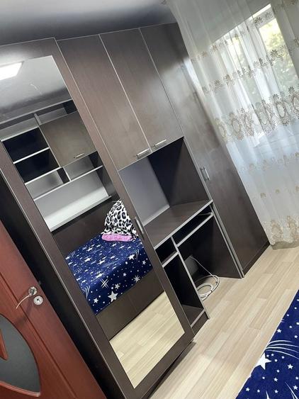 Apartament cu 3 camere semidecomandat în Rahova