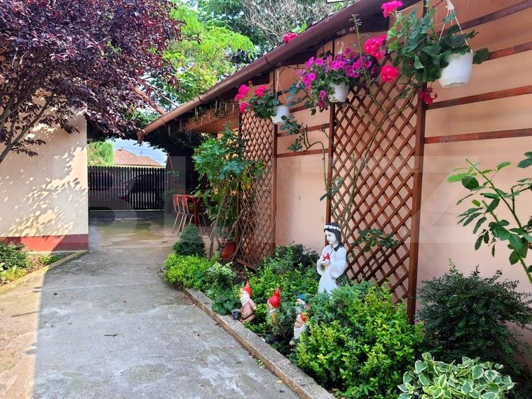 Casă individuală cu 5 camere cu Canalizare în Dumbrăvița