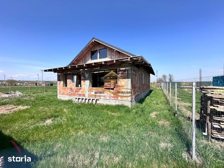 Casă cu 3 camere cu Teren 370 Mp în Săucești