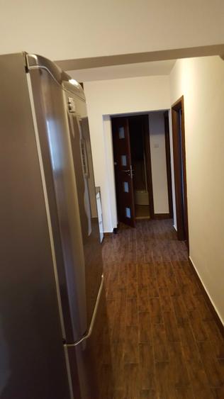Apartament cu 4 camere semidecomandat în Crângași