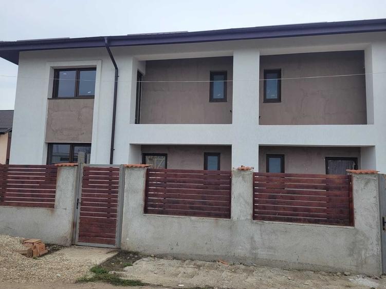 Casă cu 4 camere cu Teren 240 Mp în Berceni