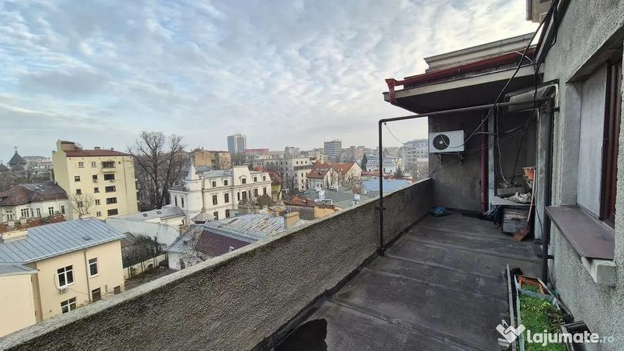 Apartament cu 3 camere semidecomandat în Calea Victoriei