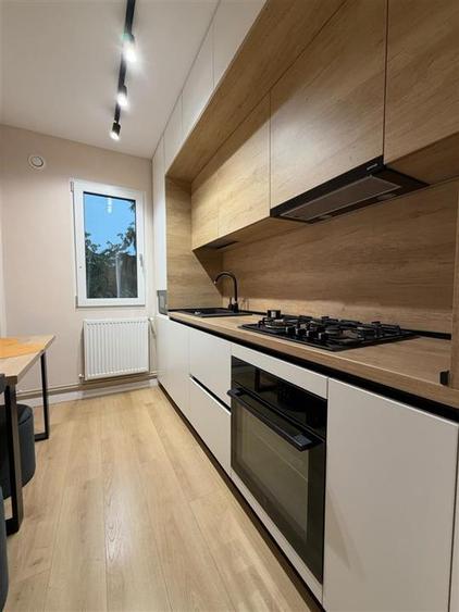 Apartament cu 3 camere decomandat, mobilat în Podu Roș