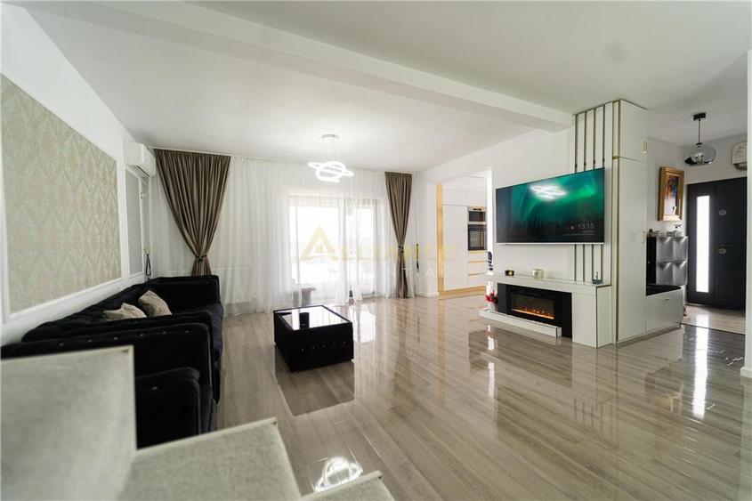 Casă cu 5 camere cu Teren 755 Mp în Frumușani