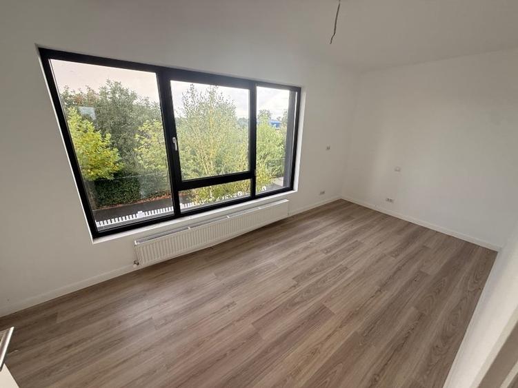 Duplex cu 4 camere cu Canalizare în Brătășanca