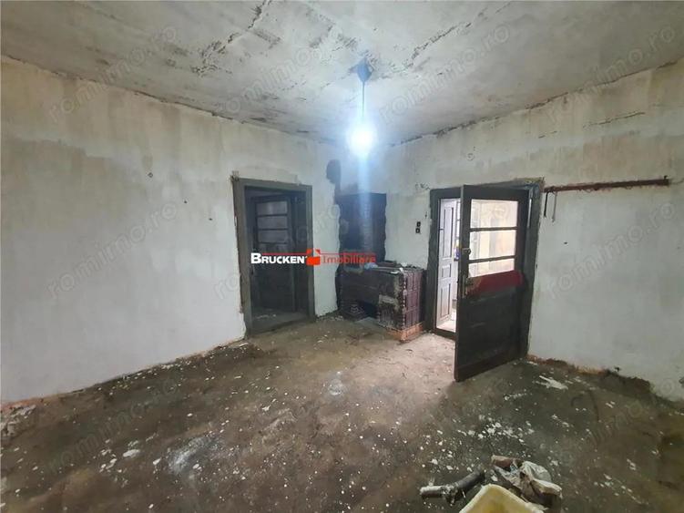 Casă cu Teren 9504 Mp în Poclușa de Barcău