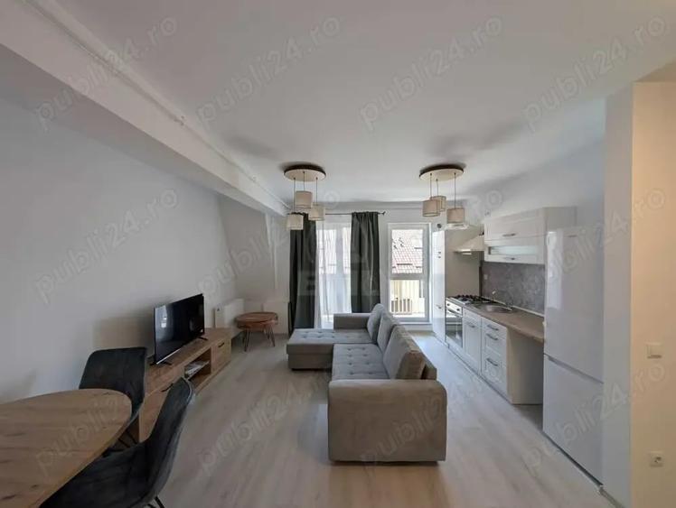 Apartament cu 3 camere semidecomandat în Florești
