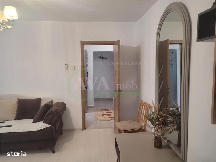 Apartament cu 3 camere semidecomandat în Brătești