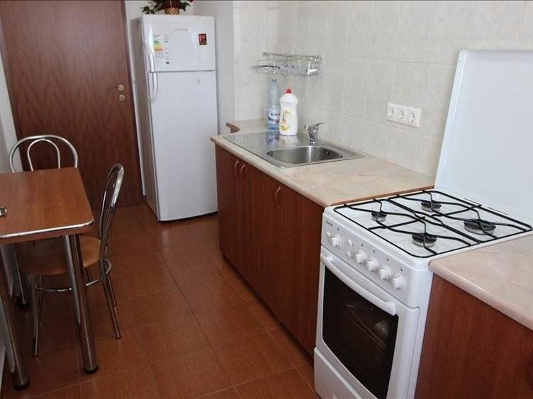 Apartament cu 2 camere decomandat, mobilat în Aradului