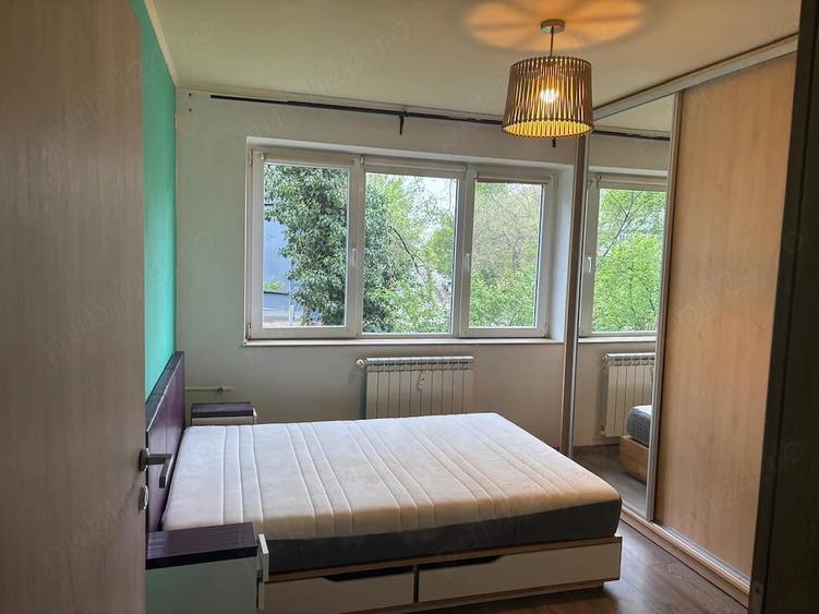 Apartament cu 3 camere semidecomandat în Crângași