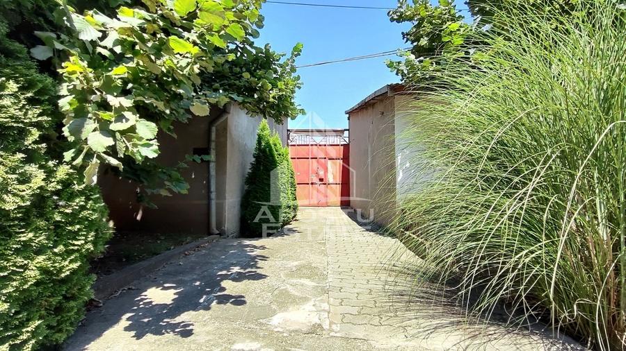 Casă individuală cu 4 camere cu Canalizare în Central