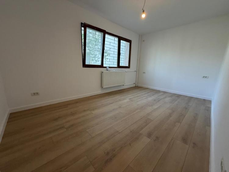 Apartament cu 3 camere semidecomandat în Titan