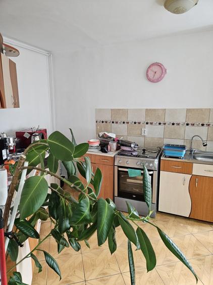 Apartament cu 4 camere decomandat în Răcăștia