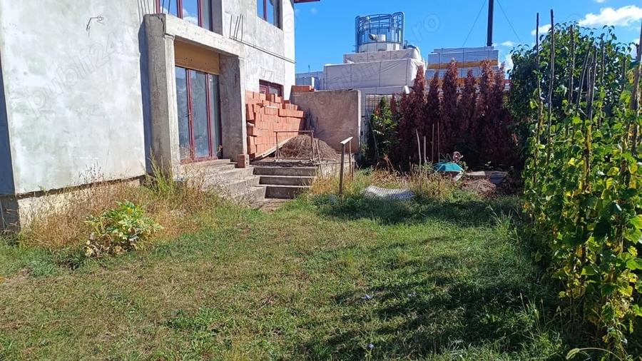 Casă cu 5 camere în Câmpinița