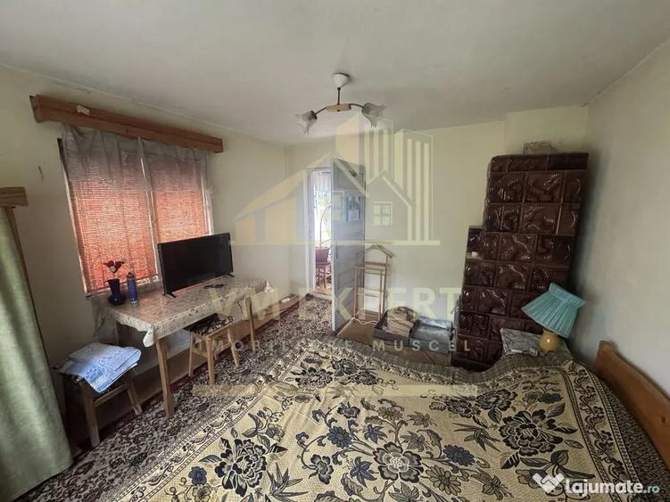 Casă cu 11 camere cu Teren 893 Mp în Lerești