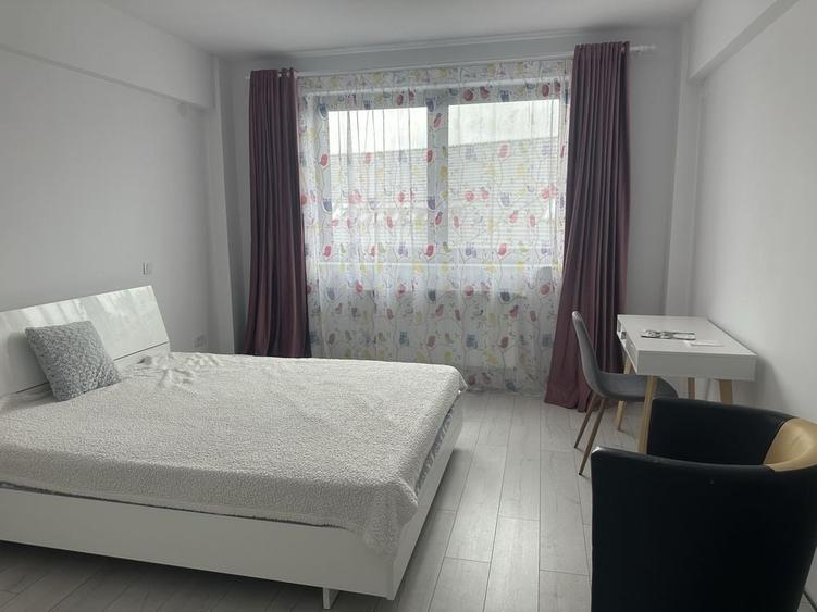 Apartament cu 3 camere decomandat în Rovine