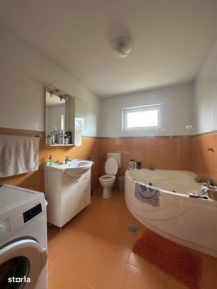 Casă cu 6 camere cu Teren 2250 Mp în Fulga