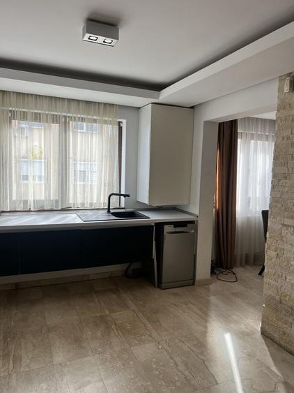 Apartament cu 4 camere decomandat în Central