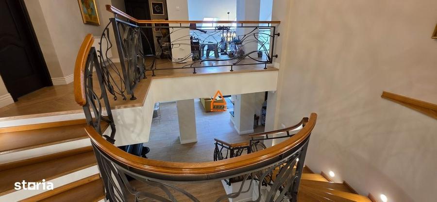 Casă cu 4 camere în Bucium