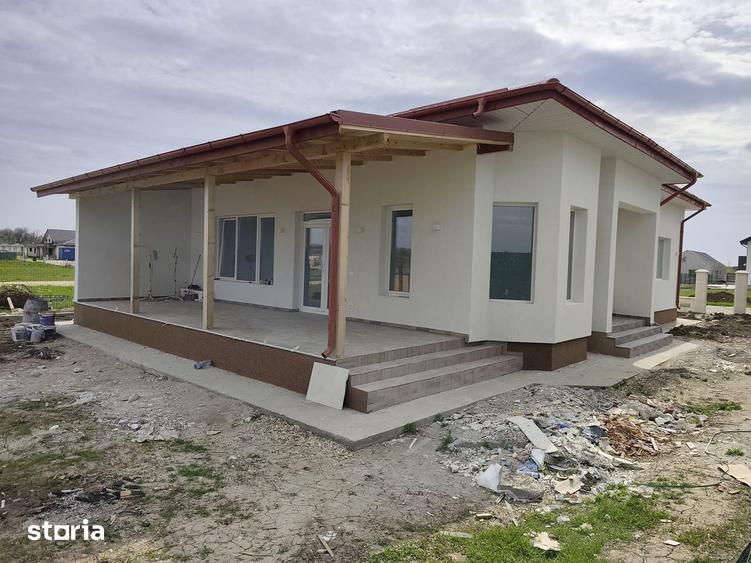 Casă cu 3 camere cu Teren 500 Mp în Tărtășești