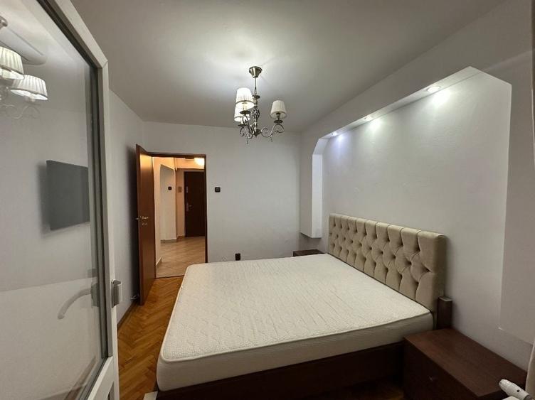 Apartament cu 3 camere decomandat în Exterior Vest