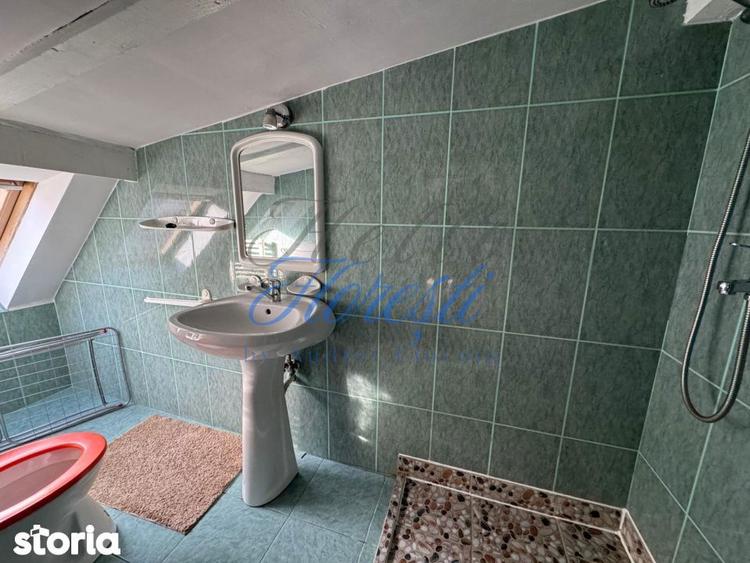 Apartament cu 4 camere semidecomandat, mobilat în Central