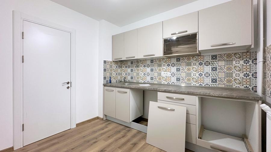Apartament cu 3 camere semidecomandat în Crângași