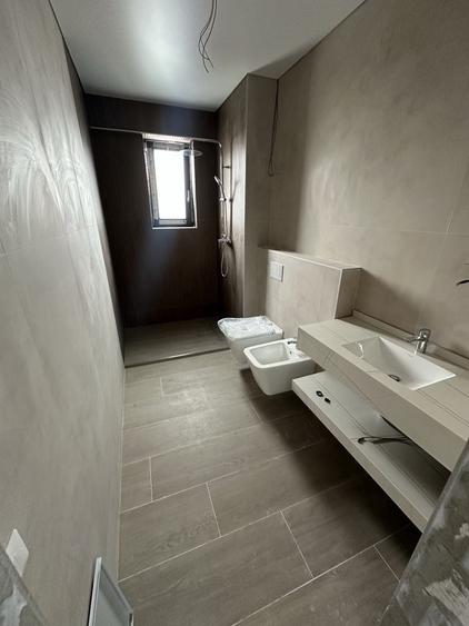 Apartament cu 3 camere decomandat în Exterior Vest