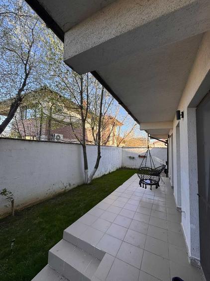 Apartament cu 3 camere semidecomandat în Rahova