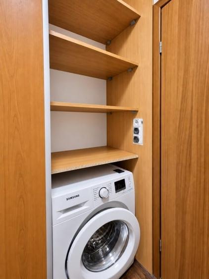 Apartament cu 3 camere semidecomandat, mobilat în Titan