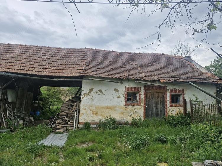 Casă cu 2 camere cu Teren 4561 Mp în Hidiș