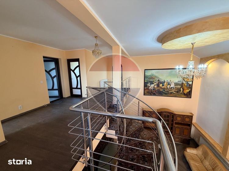 Casă cu 4 camere cu Teren 460 Mp în Cernele