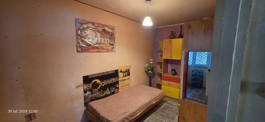 De vanzare apartament cu 3 camere etaj 1 - 3