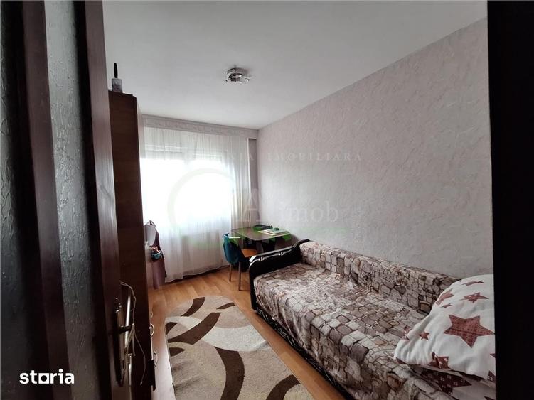 Apartament cu 3 camere decomandat în Mioriței