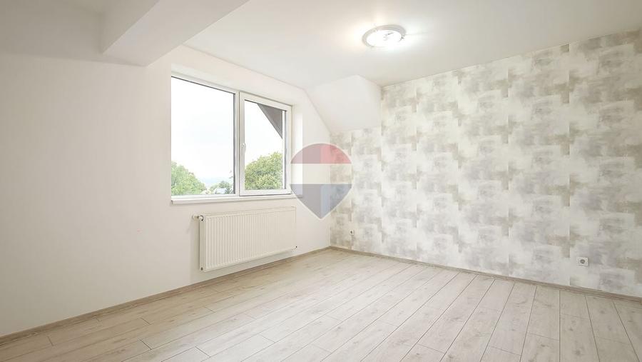 Apartament cu 4 camere decomandat, mobilat în Florilor