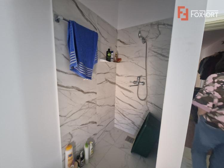 Casă individuală cu 7 camere cu Canalizare în Ultracentral