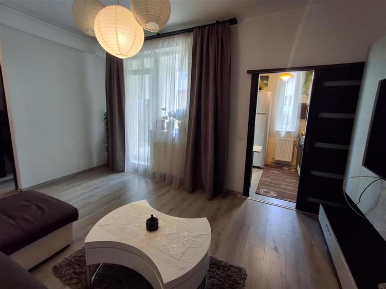 Apartament cu 2 camere semidecomandat în Turnișor