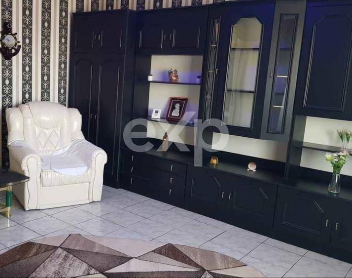 Apartament cu 3 camere decomandat în Teilor