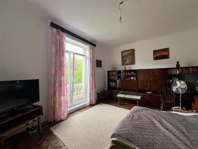 Apartament cu 3 camere semidecomandat în Ultracentral