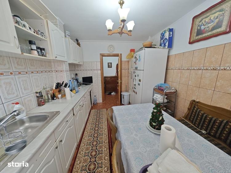 Apartament cu 4 camere decomandat în Central