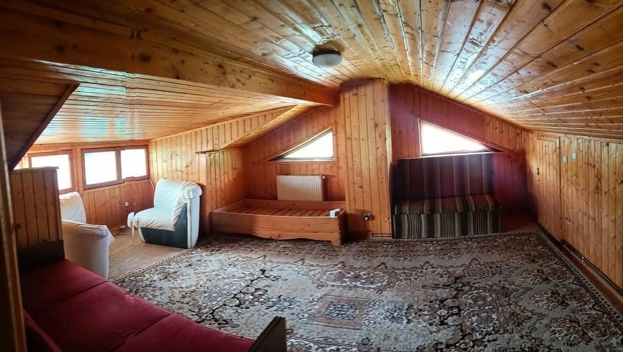 Casă cu 10 camere cu Canalizare în Breaza